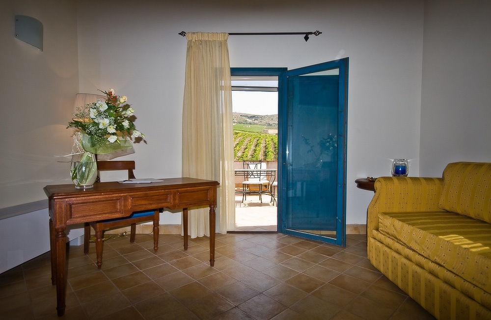 Hotel Relais Angimbe กาลาตาฟีมี ภายนอก รูปภาพ
