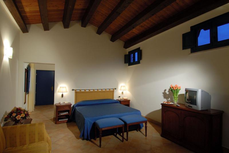 Hotel Relais Angimbe กาลาตาฟีมี ภายนอก รูปภาพ